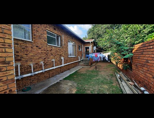 7 BEDROOM FREEHOLD FOR SALE IN ELSBURG
